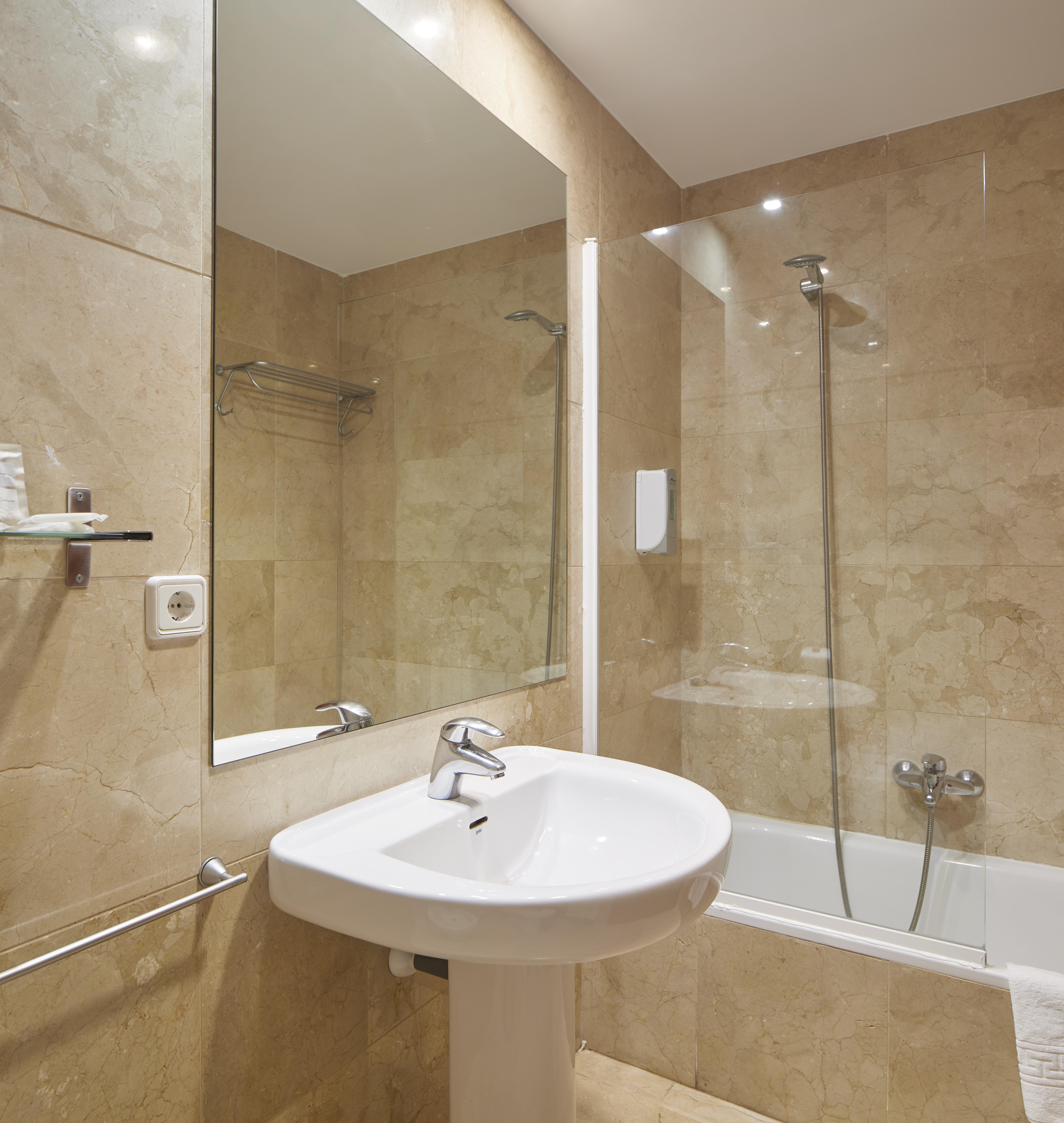 Iraipe Logrono Hotel エクステリア 写真